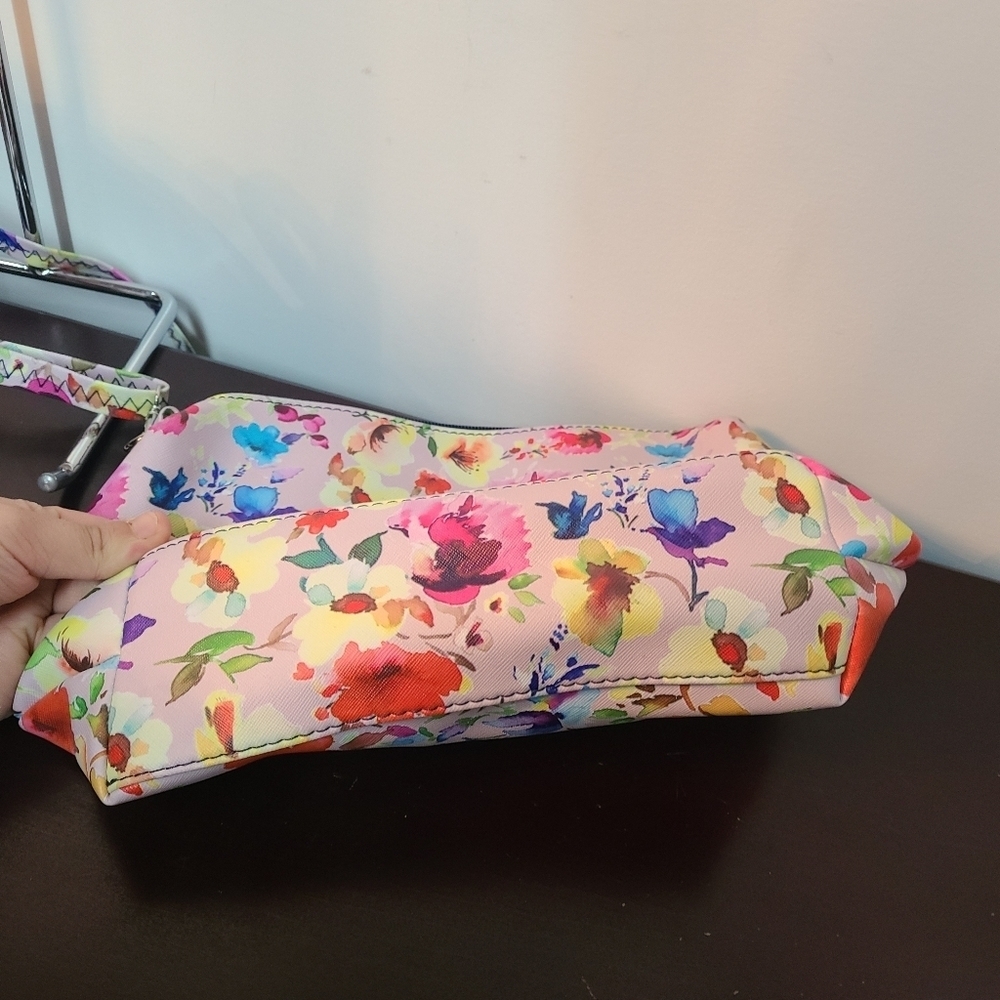 NWOT Carlos Floral Shoulder Bag and Wristlet - Picture 7 of 16